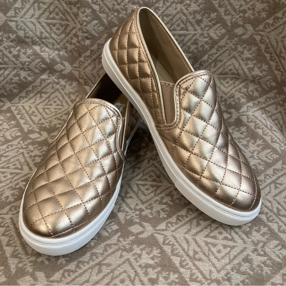 STEVE MADDEN Sz 7 Eccentrq Quilted Slip On Comfort Soles Metallic Sneakers Shoes